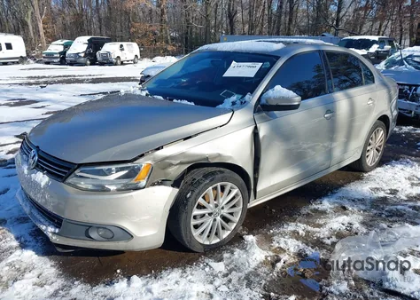 2013 Volkswagen Jetta 2.5L Sel z USA, uszkodzony, nr VIN 3VWLX7AJ9DM218396